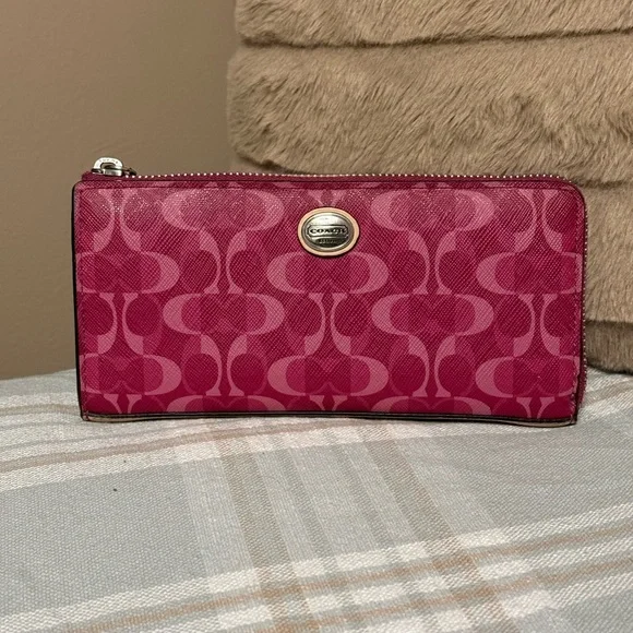 🌸COACH Signature Zip-Around Accordion Wallet – Pretty in Pink!✨ - Picture 2 of 4